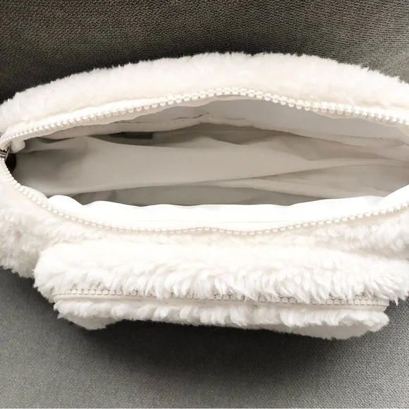 Alo Yoga Sherpa Explorer Fanny Pack Ivory - Picture 9 of 12